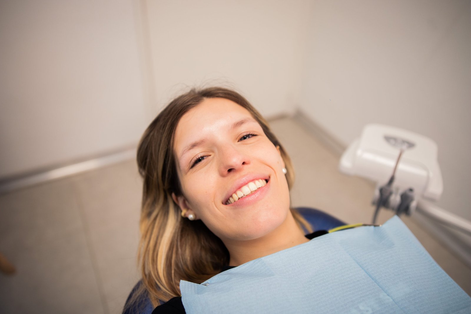 ¿Por qué mis dientes se manchan o se oscurecen?